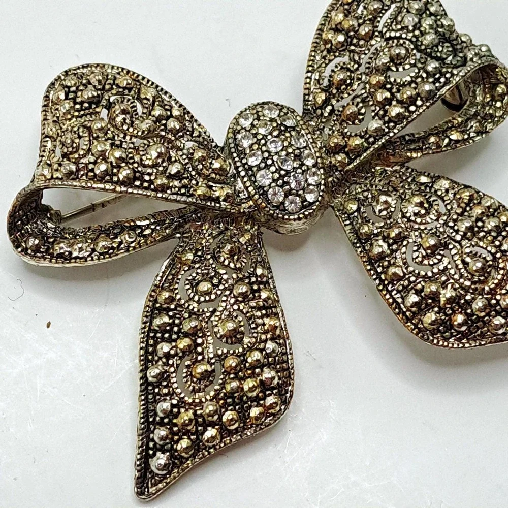Vintage‎ Silver Tone Bow Brooch Marcasite Style Rhinestone Filigree Pin 2.5
